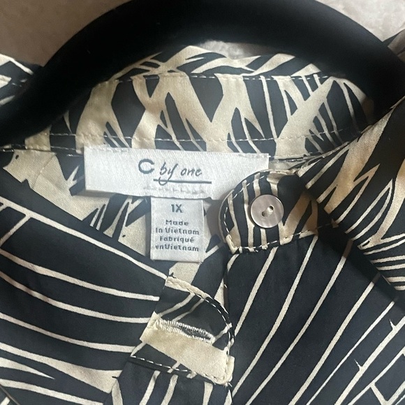 Black and Cream Plus-size Contemporary Geometric Print Women’s Blouse NWT - Picture 5 of 13